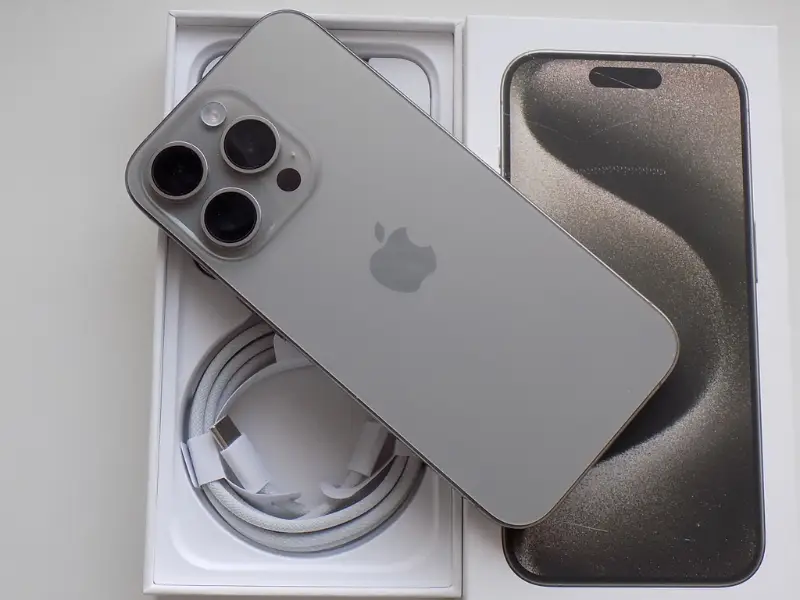 iPhone 15 Pro 128GB Přírodní titan
